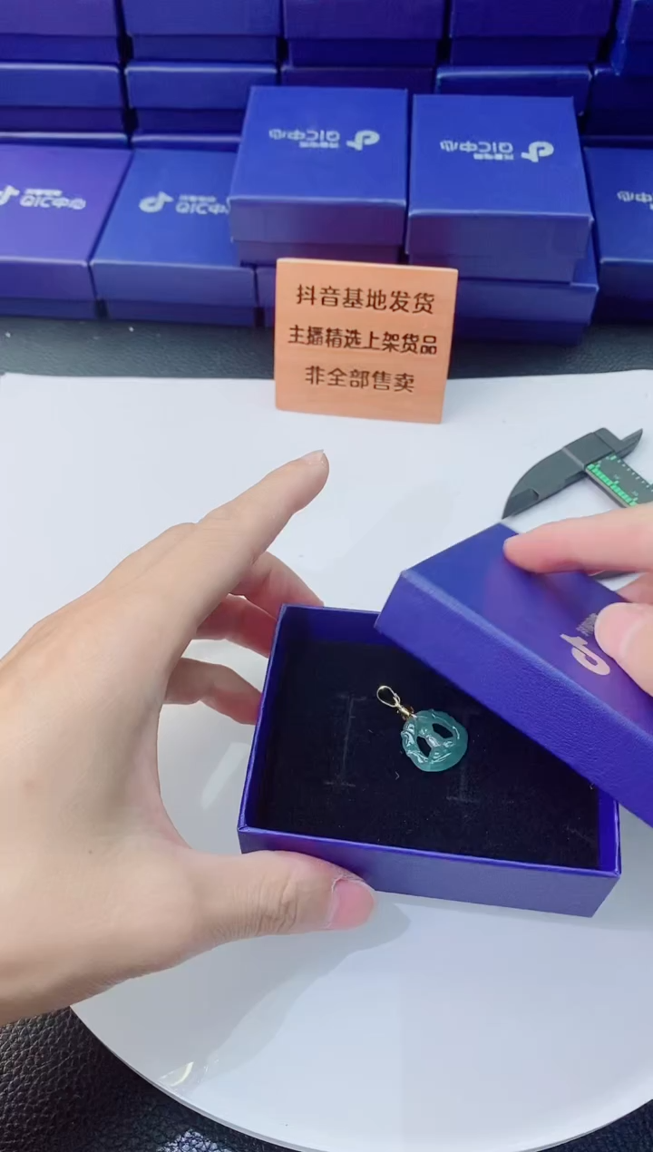 翡翠未镶嵌颈饰1111111111