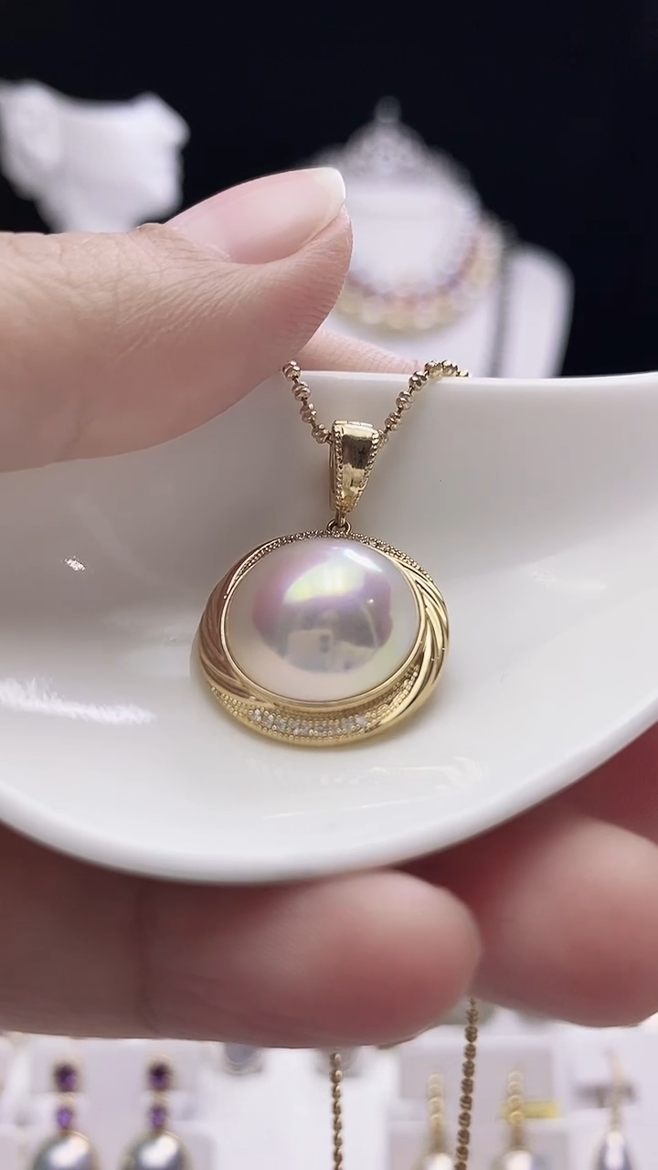 【闪购商品】拼合珍珠（马贝珠）颈饰18K金镶嵌海水粉泡泡马贝吊坠