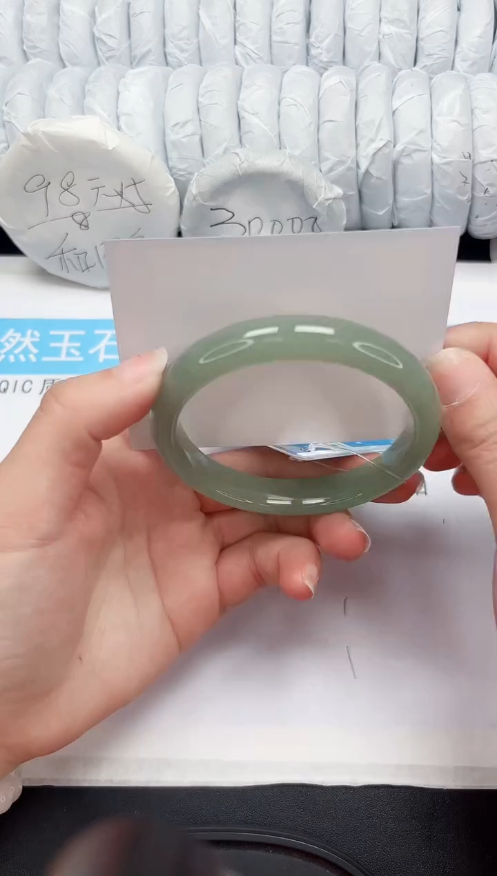 【闪购商品】石英质玉手镯未镶嵌100-63