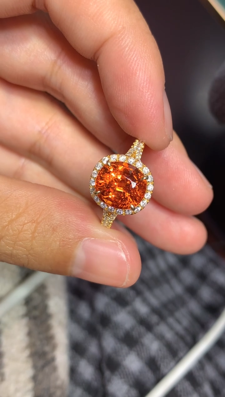 18K金镶嵌戒指石榴石（芬达石）3.52CT
