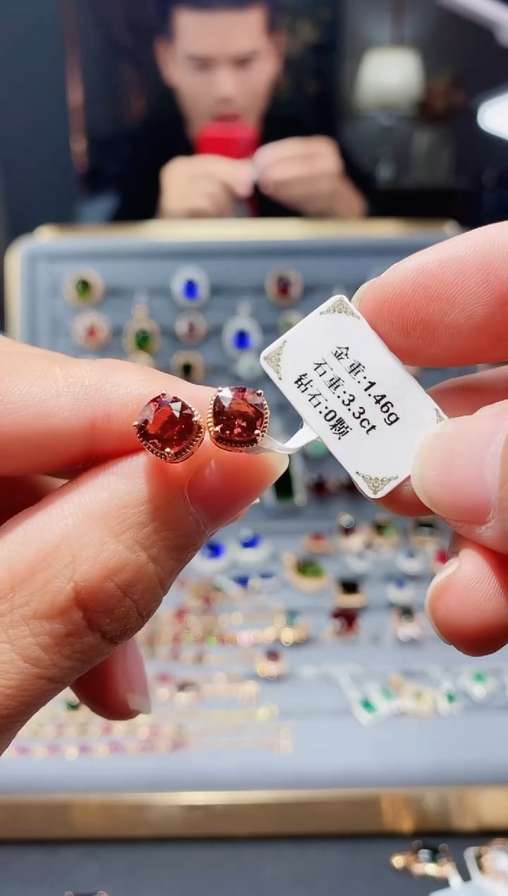 【闪购商品】碧玺耳饰18K金镶嵌3.3..