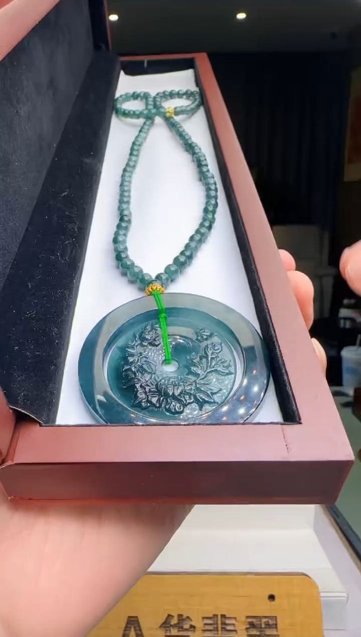 【闪购商品】翡翠吊坠(赠链)未镶嵌多样性发一DY@@WS1WX27342