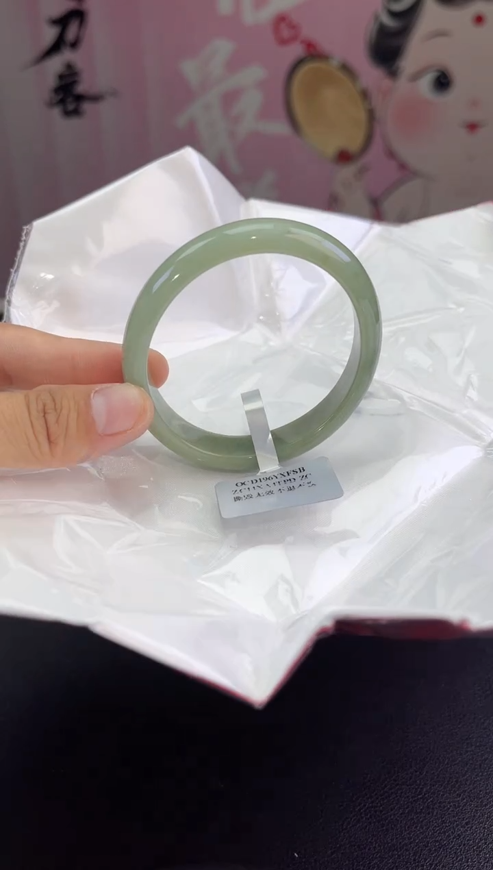 【闪购商品】翡翠手镯（贵妃镯）未镶嵌翡翠手镯(微瑕）12