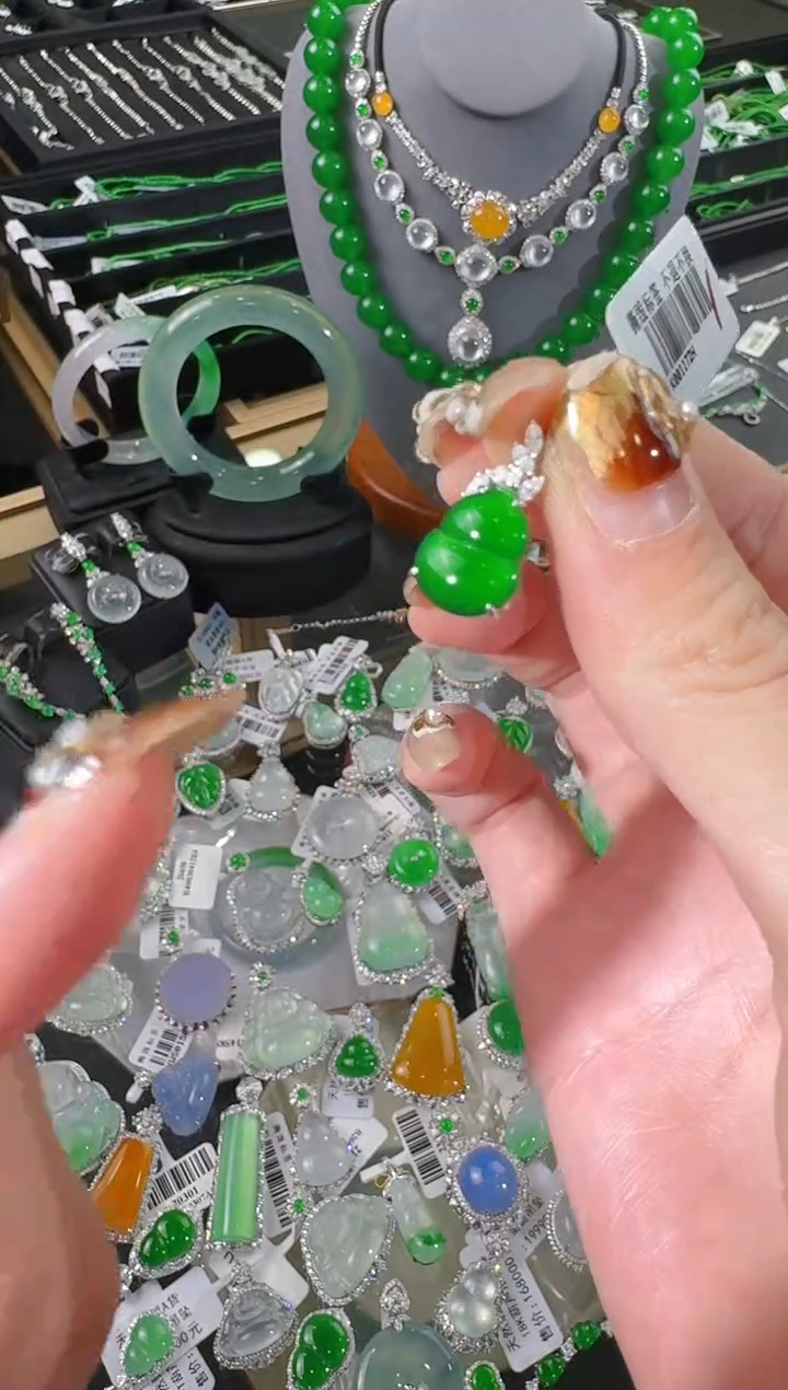 【闪购商品】翡翠吊坠(不含链)18K金镶嵌葫芦