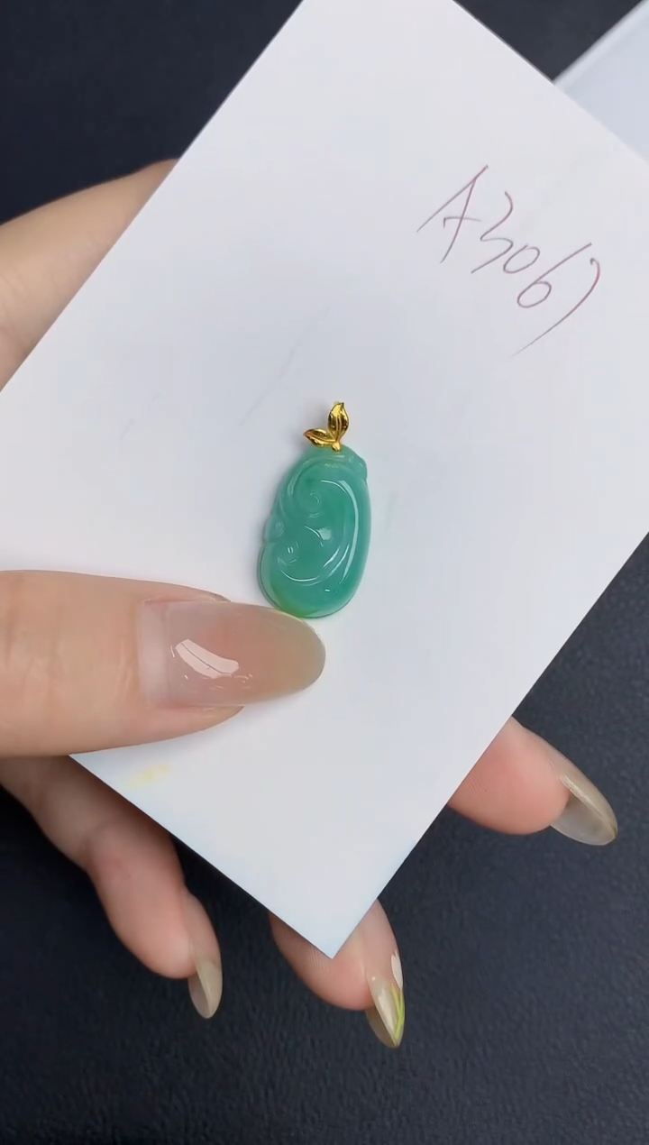 翡翠18K金镶嵌颈饰缅甸天然翡翠A货