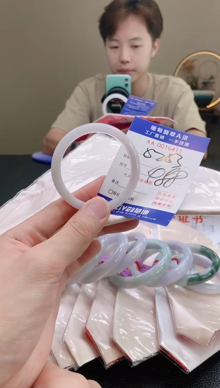 翡翠手镯未镶嵌52.53