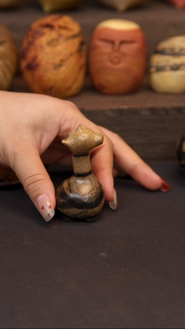 交趾黄檀（大红酸枝）黑白檀长颈鹿