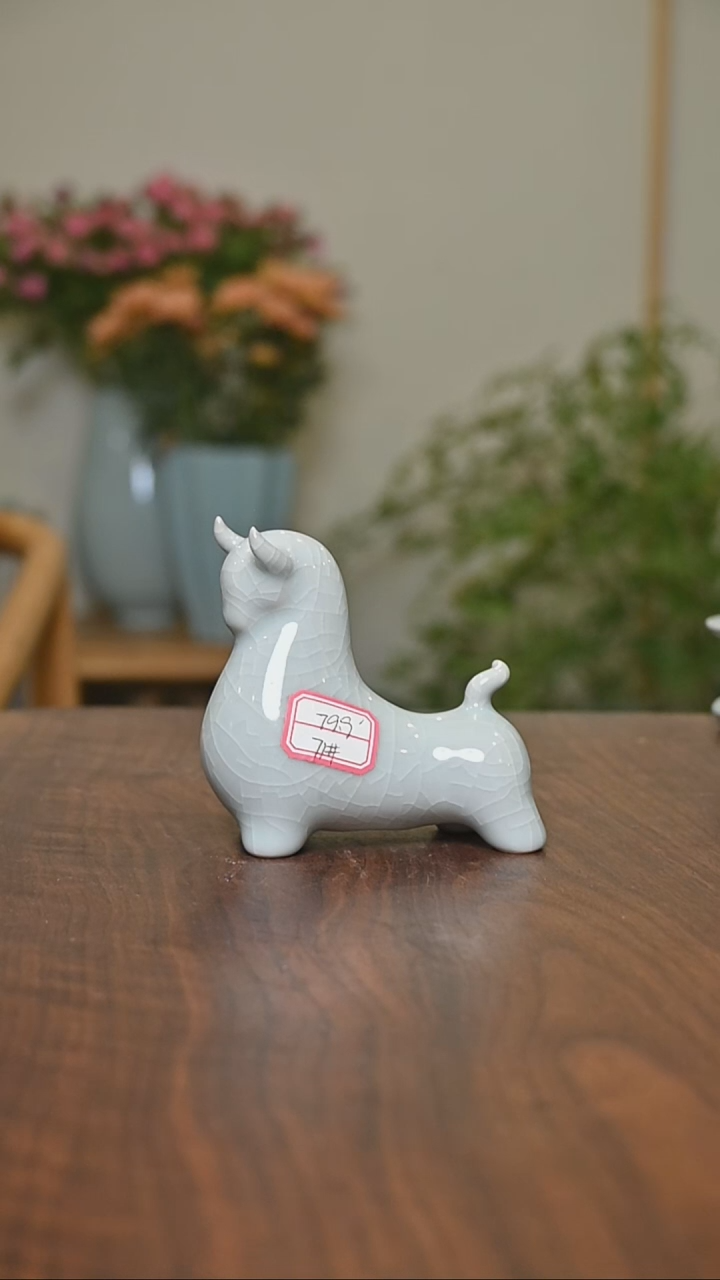 其他71#微瑕粉青釉无款小福牛