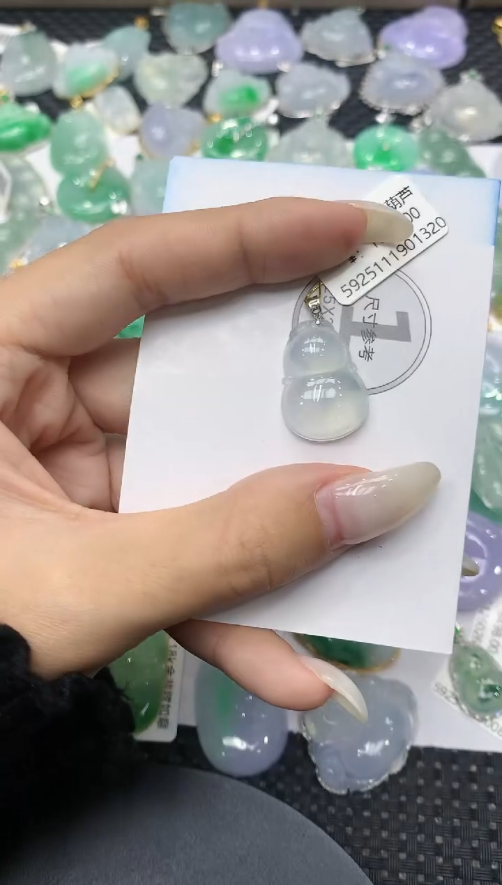 颈饰18K金镶嵌翡翠11111111111
