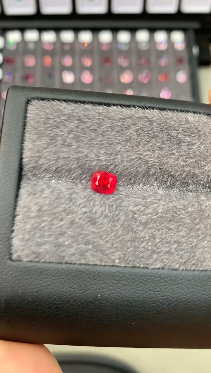 【闪购商品】定制尖晶石裸石未镶嵌1.13ct 吉尔德曼辛绝地武士