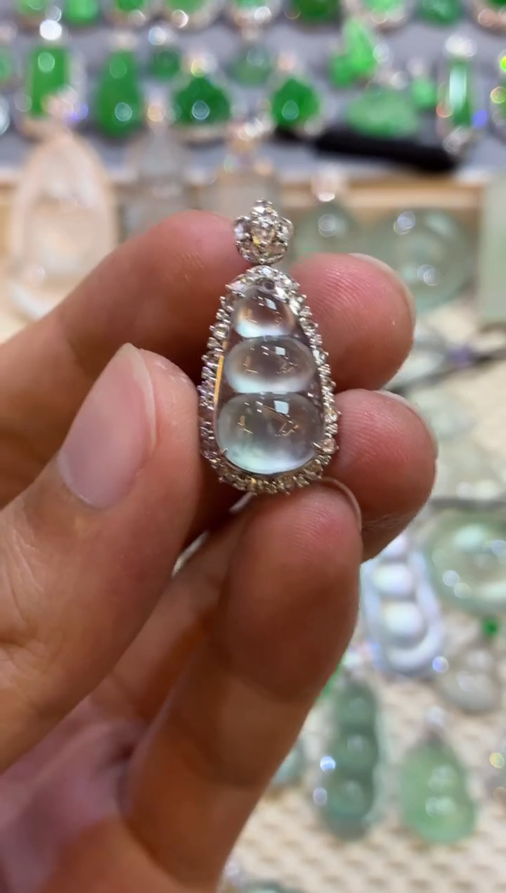 吊坠(不含链)18K金镶嵌翡翠豆子