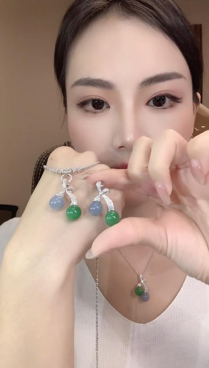 【云中意】18K金 翡翠双生花吊坠（不含链）- 多样性发一件xzf