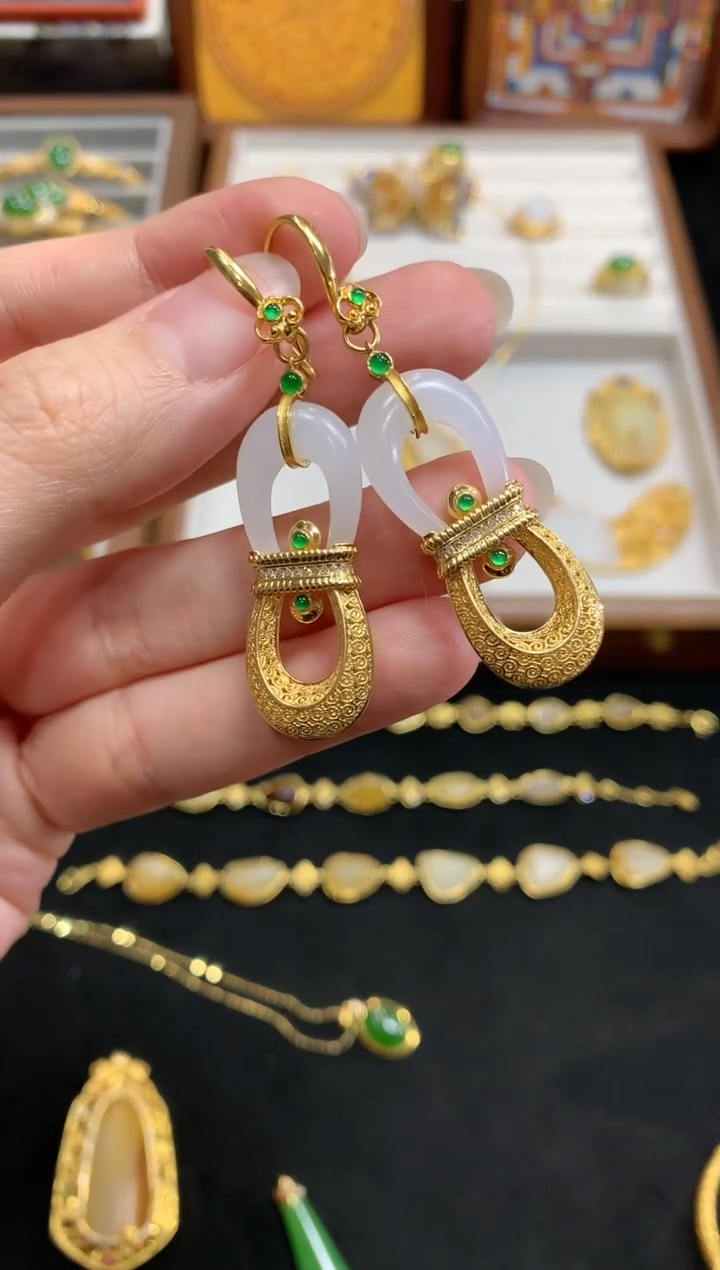 【闪购商品】和田玉耳饰18K金镶嵌W326|7800