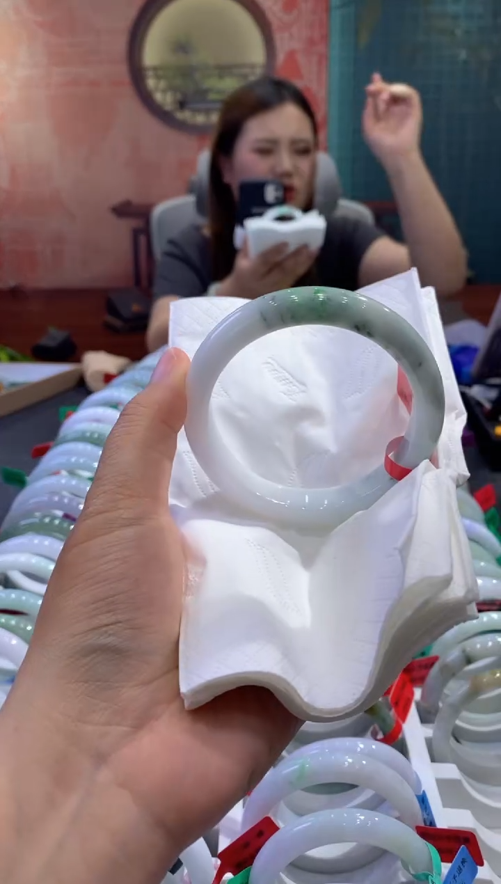 翡翠手镯未镶嵌多人00019287
