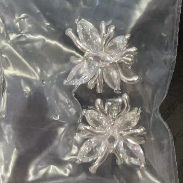 【精美耳饰一对】【不含耳机】适用于耳夹式耳机