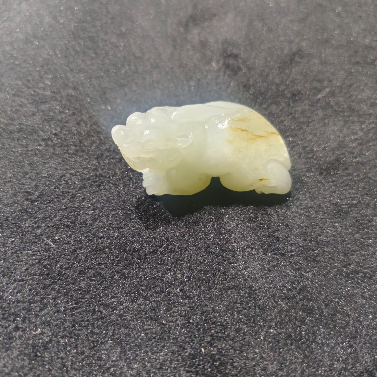 和田玉原皮貔貅手雕