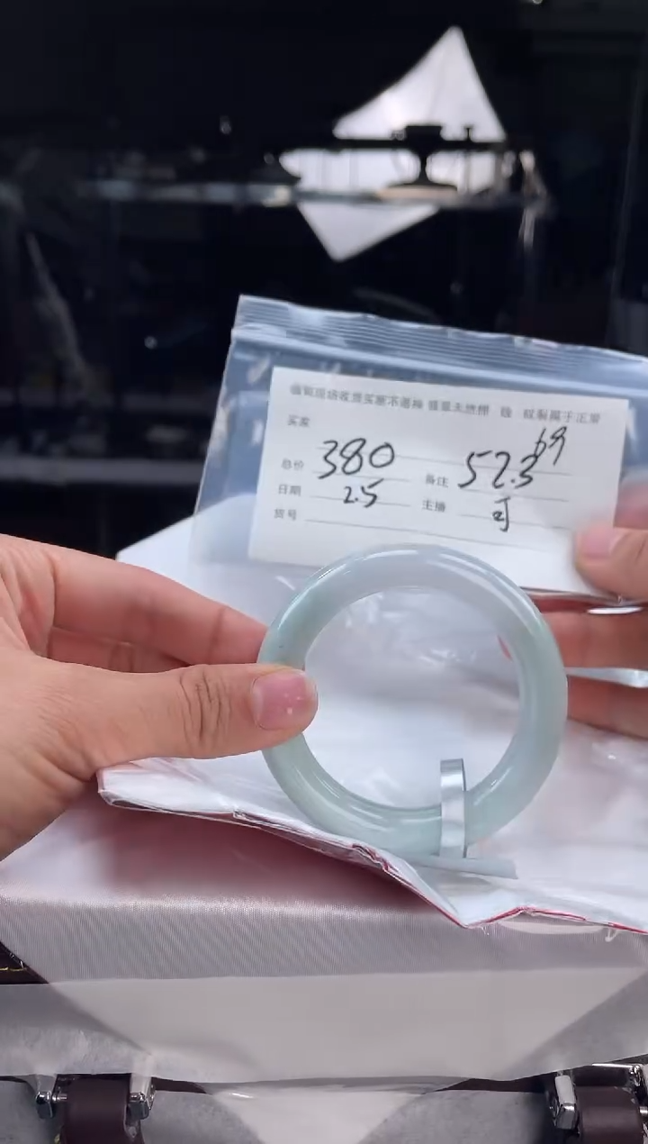 【闪购商品】定制翡翠手镯未镶嵌毛货手镯需精细抛光/52.3