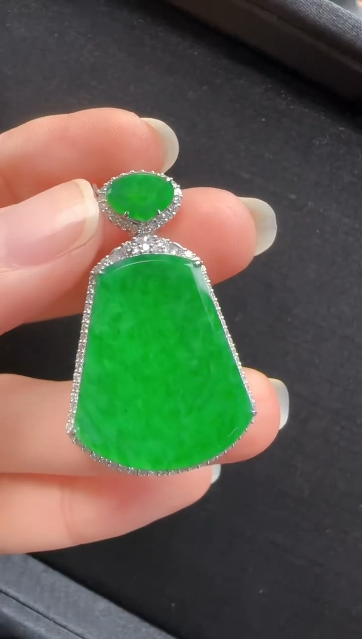 【闪购商品】翡翠颈饰18K金镶嵌406无事牌一个