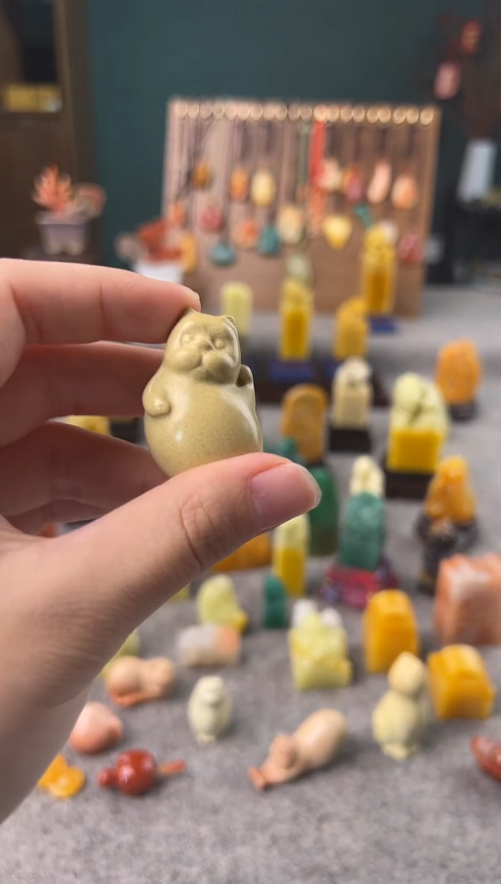 青田石封门青小猫章1.5*2.0*3.7