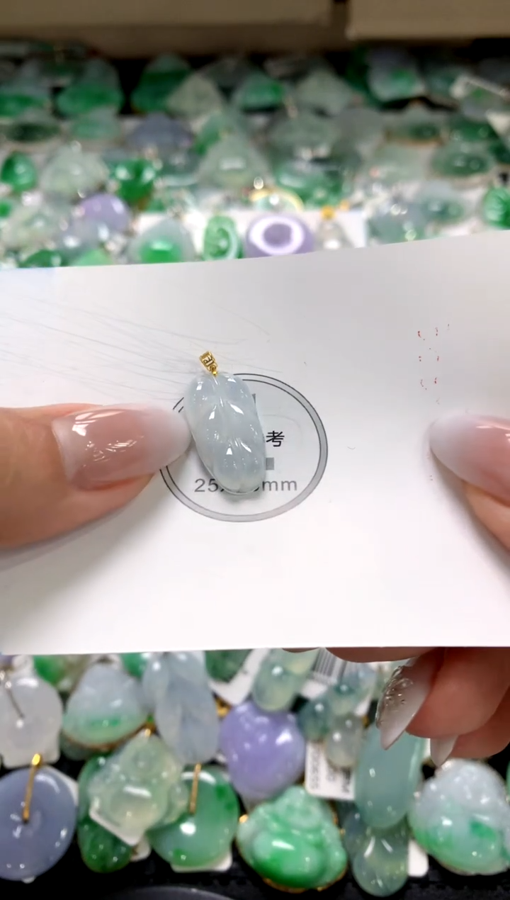 颈饰18K金镶嵌翡翠1111111111111111