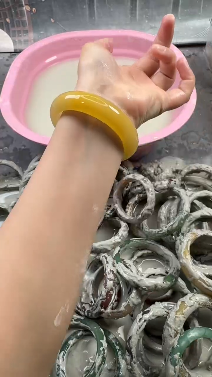 【闪购商品】石英质玉手镯未镶嵌35