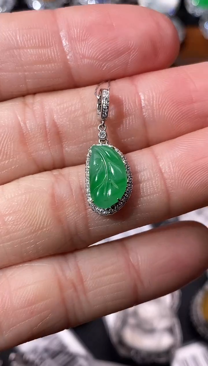 【闪购商品】翡翠颈饰18K金镶嵌吊坠