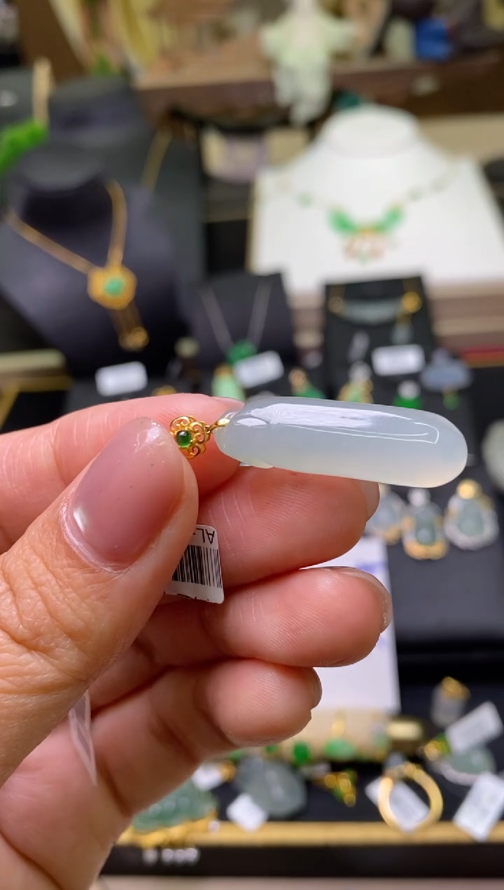 【闪购商品】翡翠颈饰18K金镶嵌净货16204