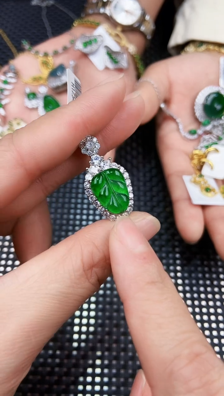 【闪购商品】翡翠吊坠(不含链)未镶嵌11111111