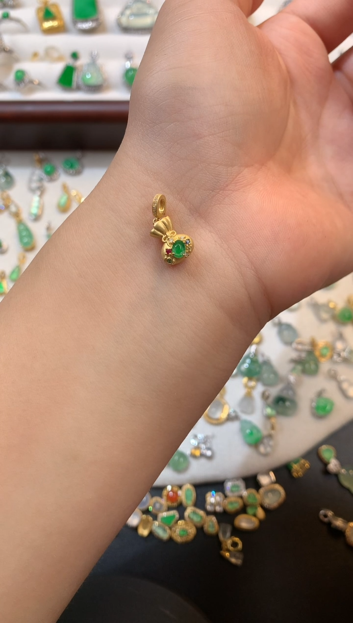 翡翠18K金镶嵌颈饰18K金钱袋子