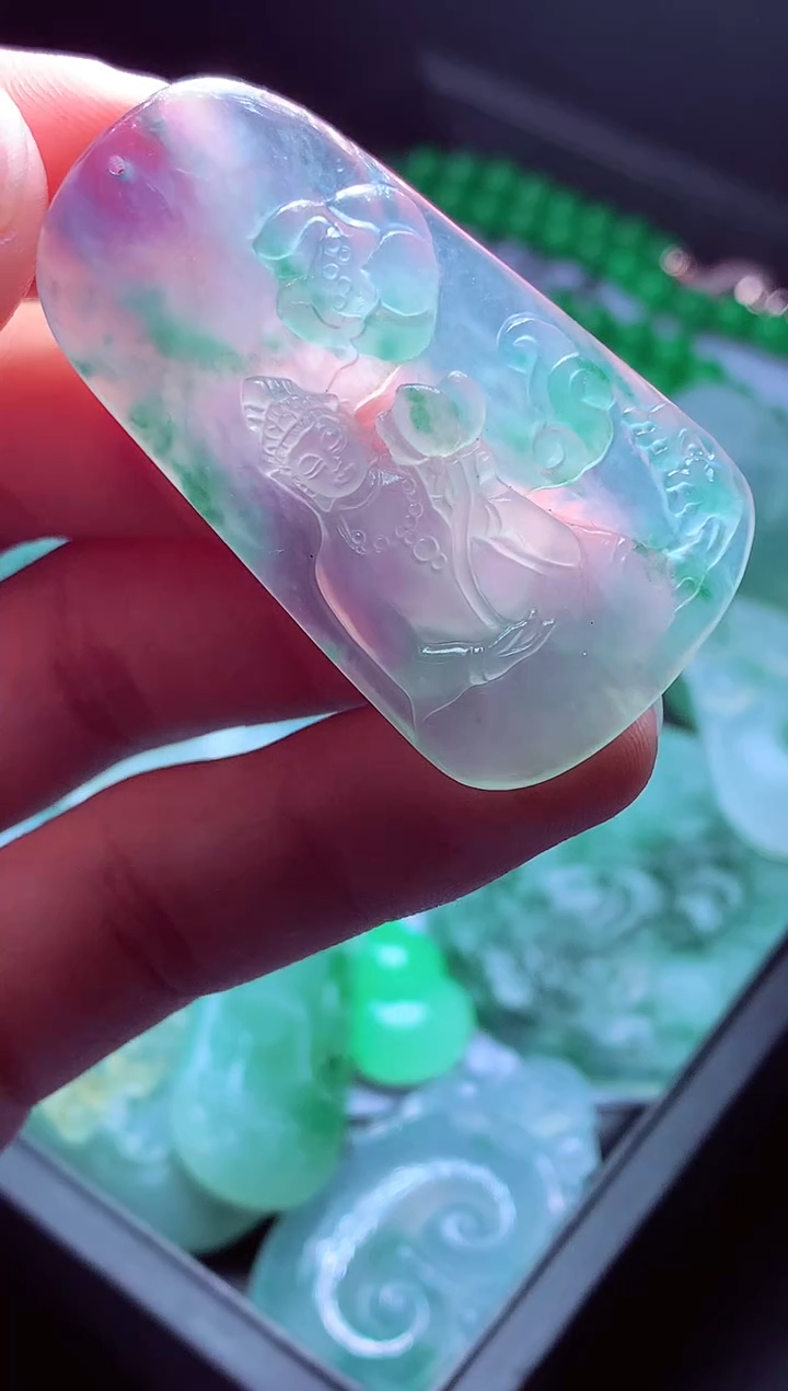 未镶嵌定制翡翠怎****?翡翠毛货定制