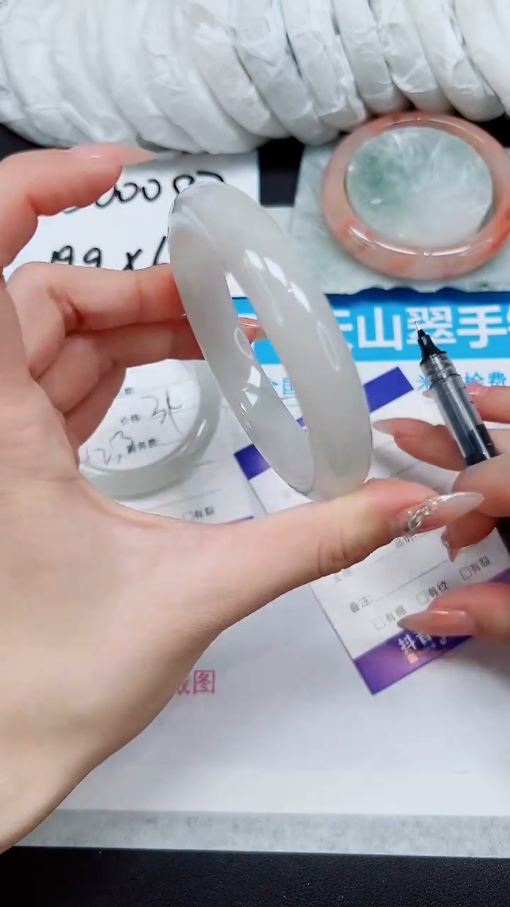 【闪购商品】石英质玉手镯未镶嵌A32-62*63