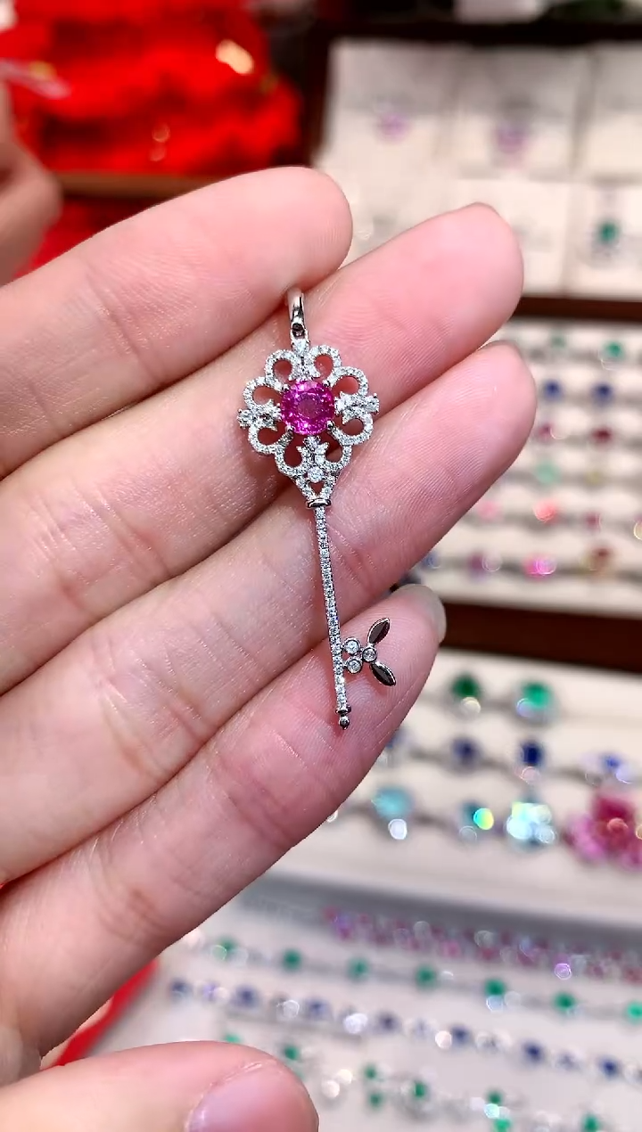 【闪购商品】彩色蓝宝石吊坠18K金镶嵌0.64ct/天然宝石/七天无理由