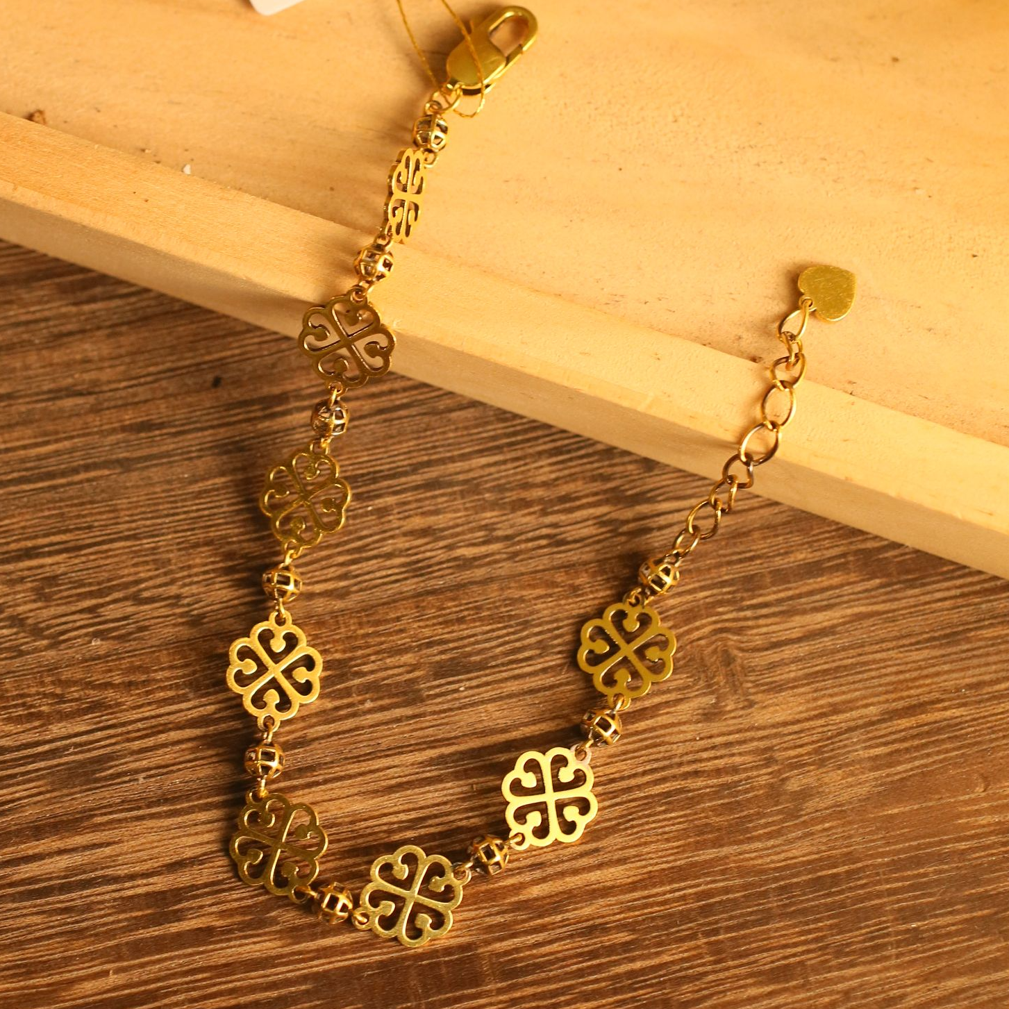 伊芙琳电黑工艺足金黄金复古时尚简约百搭十字爱心双面手链气质