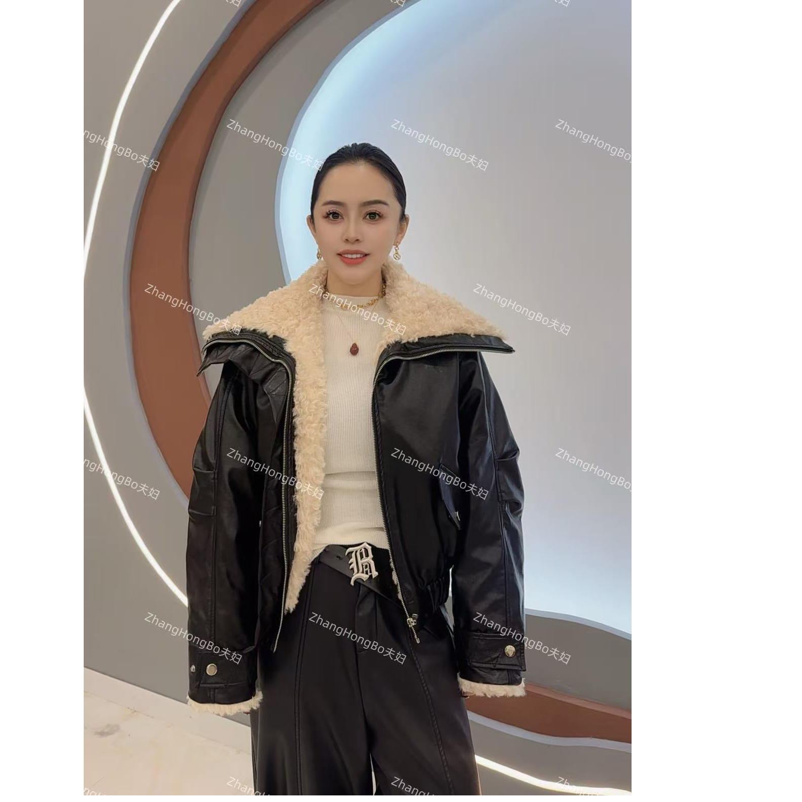 【张洪波夫妇】90292女款高奢潮流百搭外套（羽绒）2528