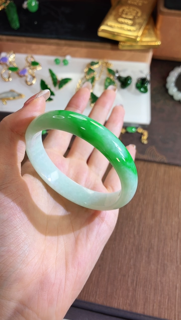 翡翠手镯（贵妃镯）未镶嵌手镯 贵妃