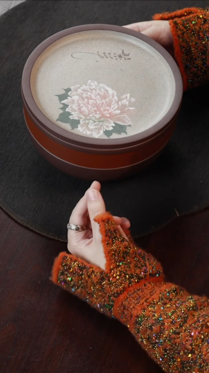 【闪购商品】紫砂茶叶罐定窑白泥绘牡丹繁花建水