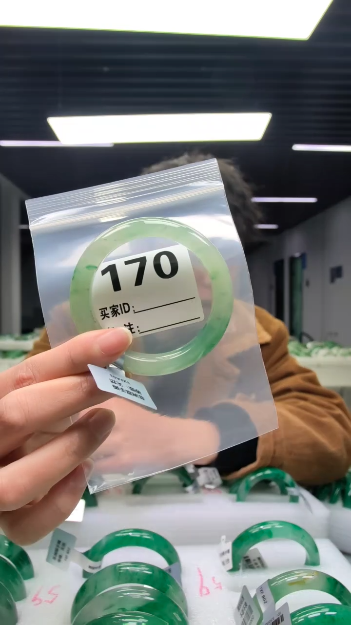 未镶嵌手镯石英质玉（非洲翠）56圈口170