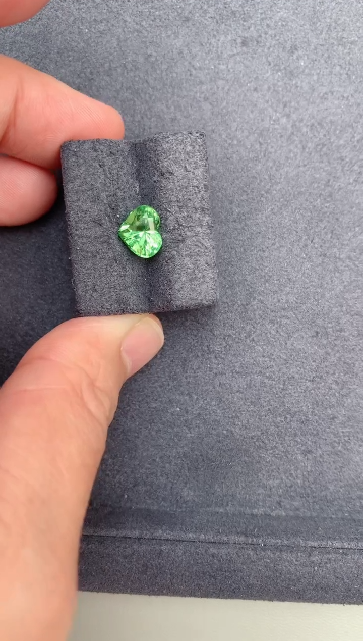 石榴石裸石未镶嵌2ct沙弗莱
