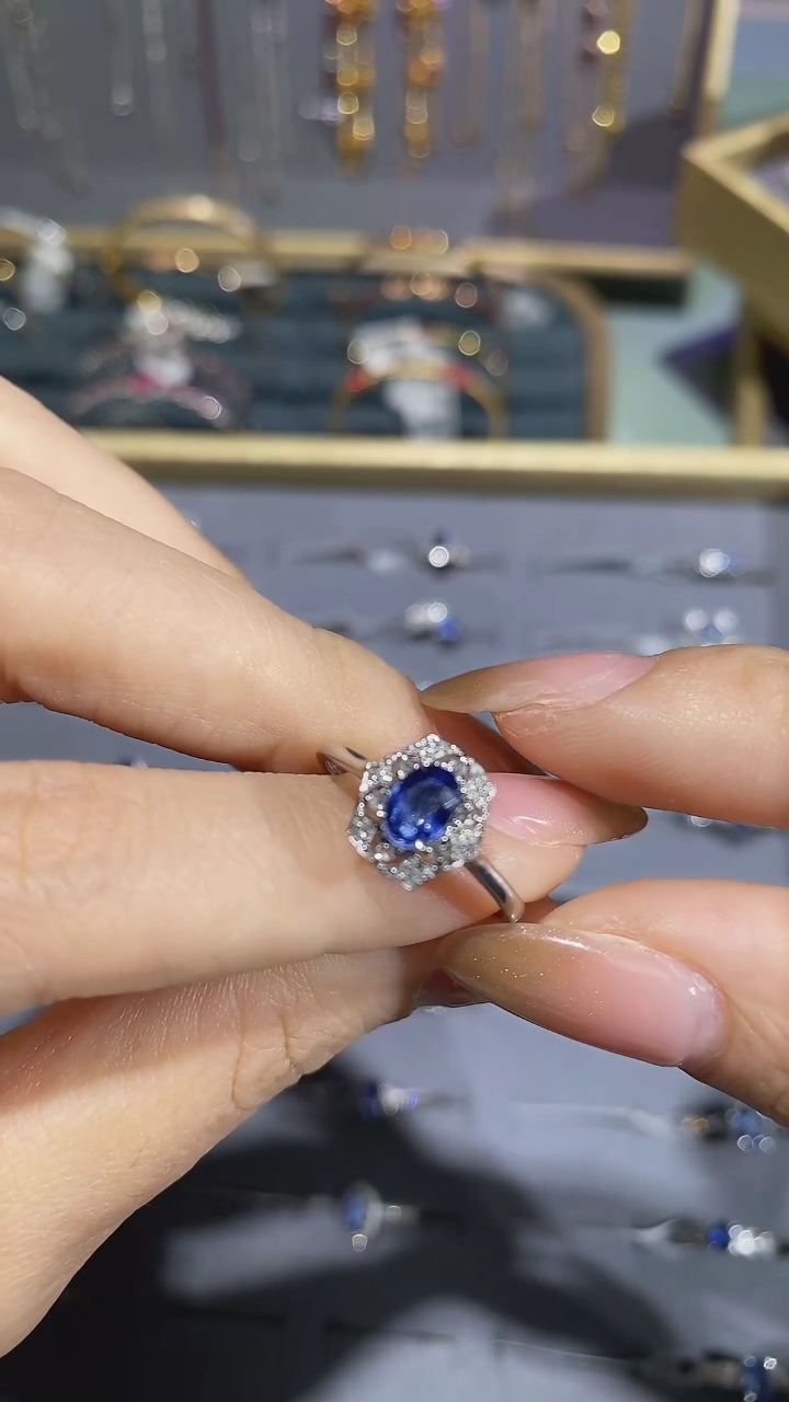 【闪购商品】蓝宝石戒指18K金镶嵌戒指