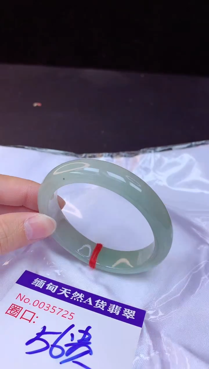 【闪购商品】翡翠手镯未镶嵌56+贵妃