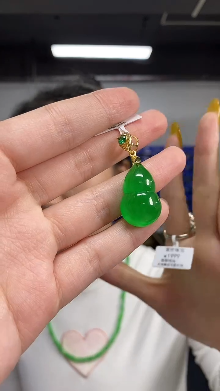 颈饰未镶嵌翡翠多样性发其一颜色微差