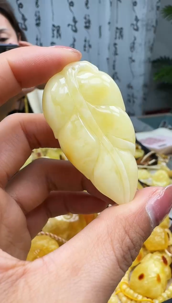 【闪购商品】琥珀裸石未镶嵌挂坠