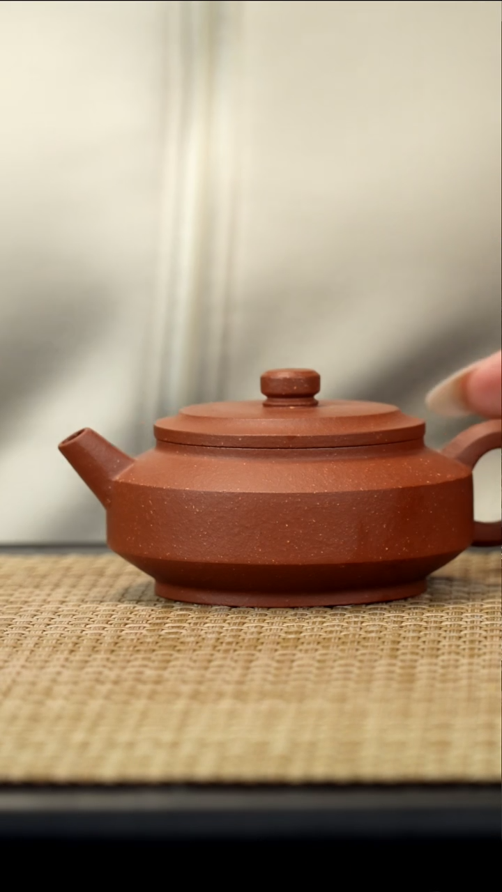 【闪购商品】紫砂茶壶红降坡周盘120c