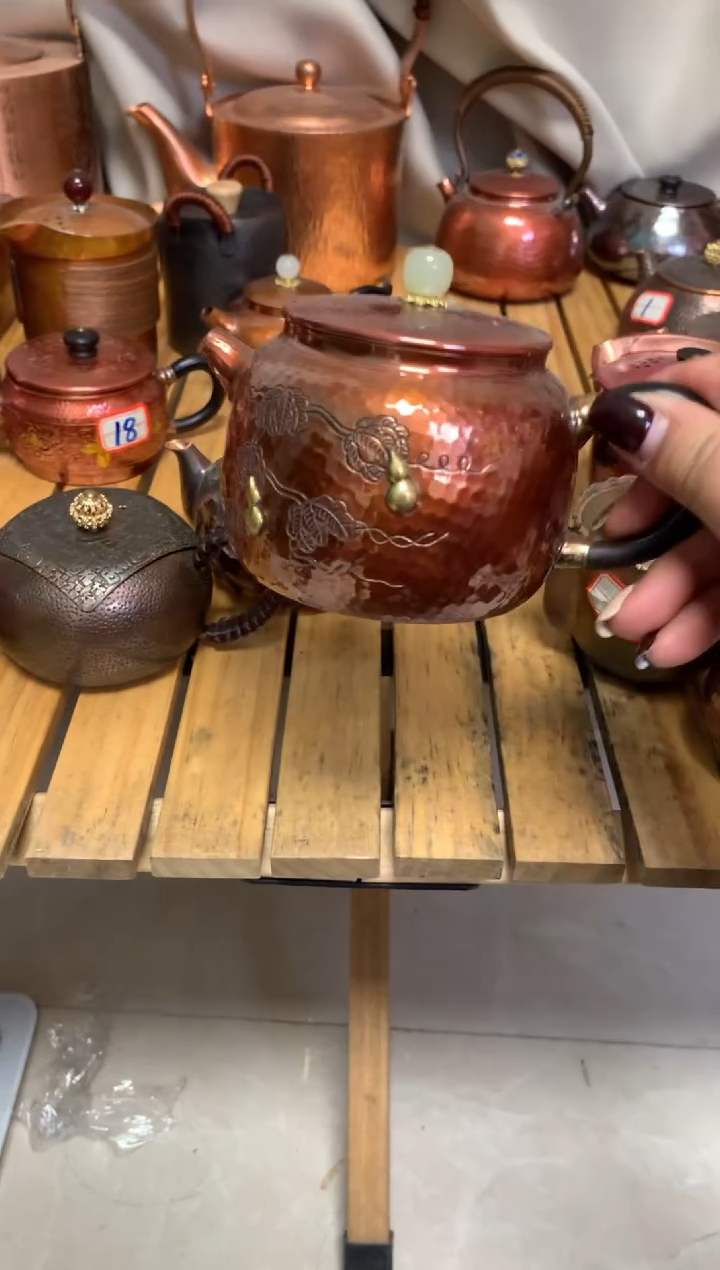 孤品錾刻鎏金葫芦闷泡壶