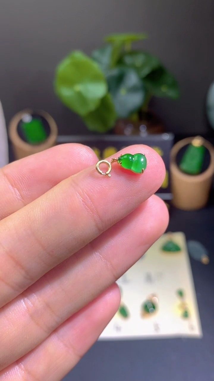 翡翠18K金镶嵌颈饰翡翠A货·