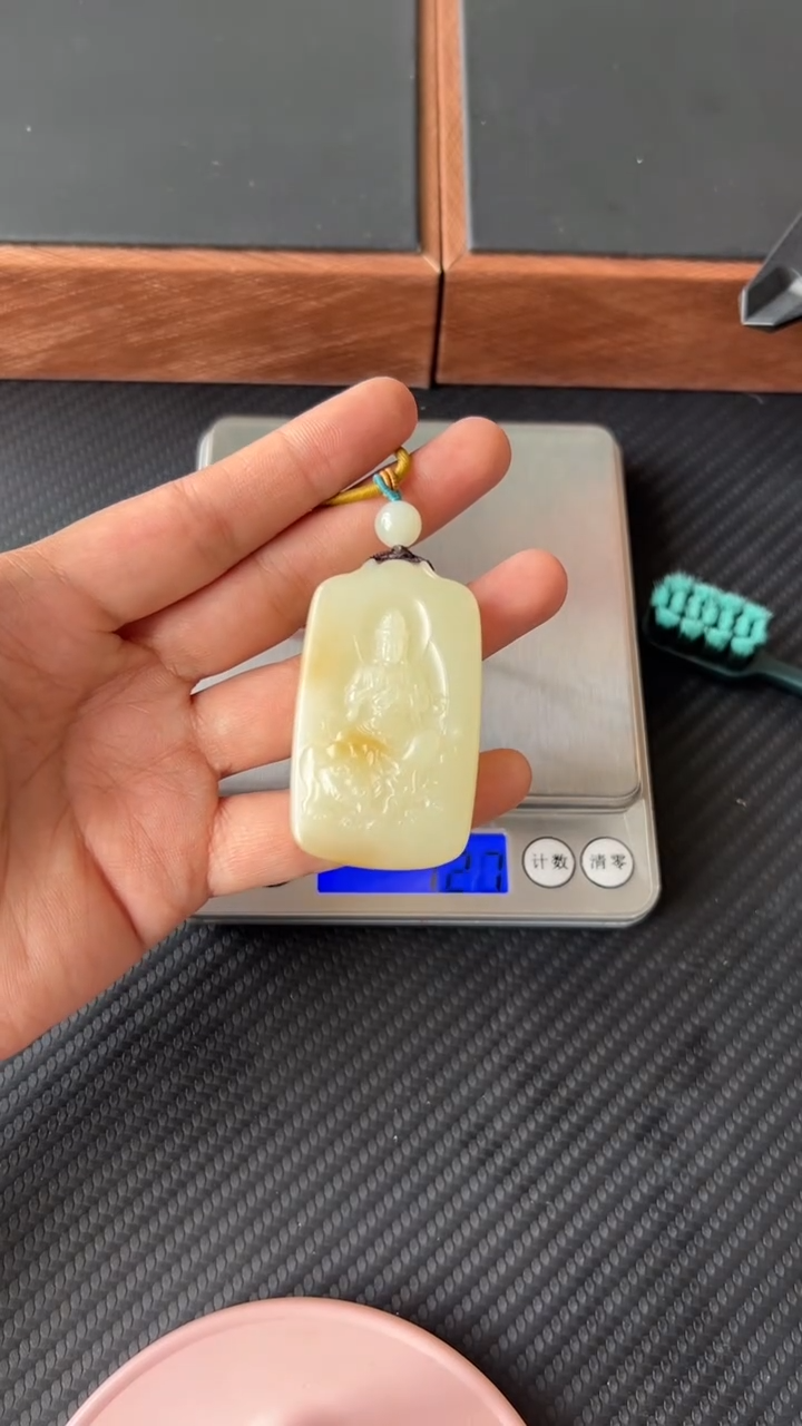 【闪购商品】和田玉吊坠(赠链)未镶嵌且末金山微色差