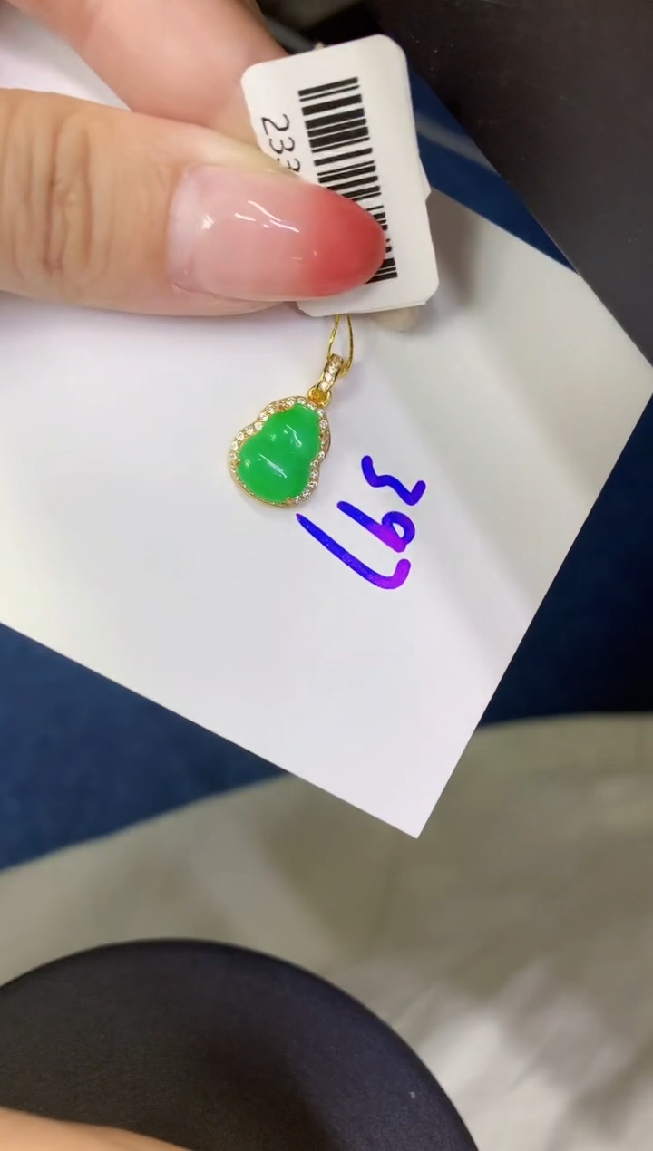 翡翠未镶嵌颈饰缅甸天然翡翠A货