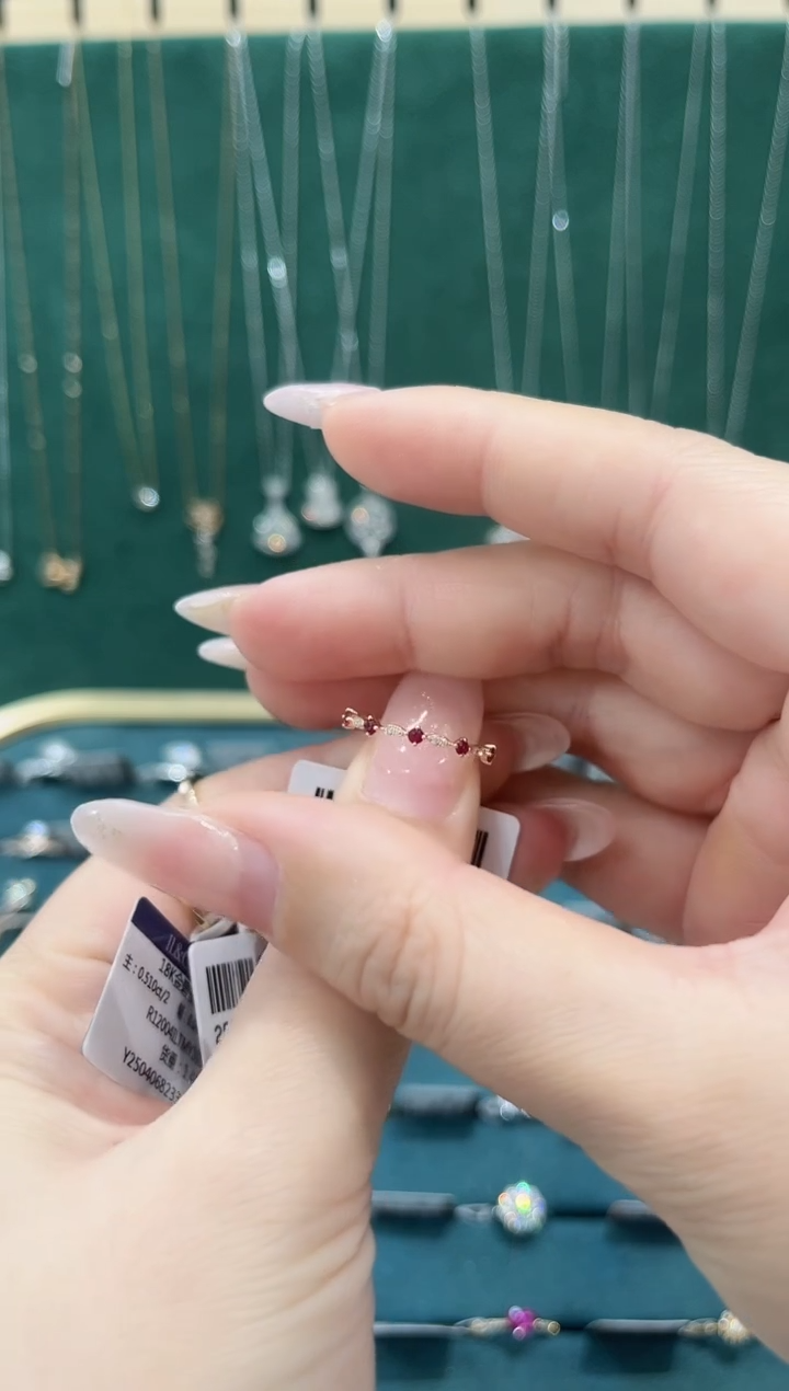 18K金镶嵌戒指红宝石M**G15+2分/16圈