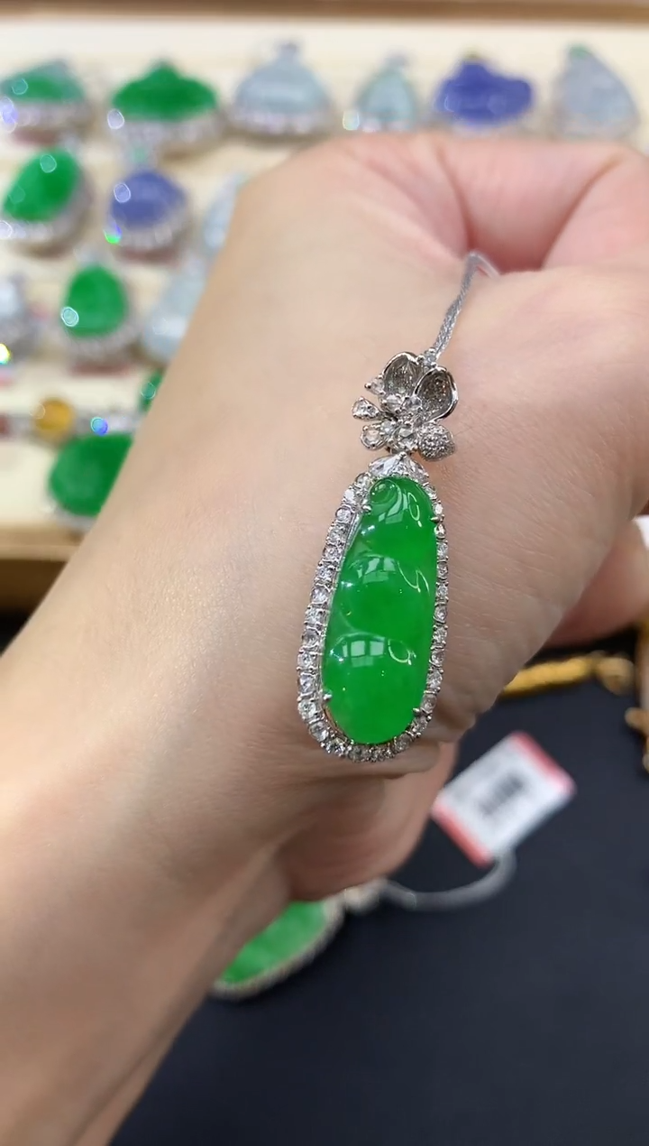 翡翠18K金镶嵌吊坠(不含链)豆子|16800