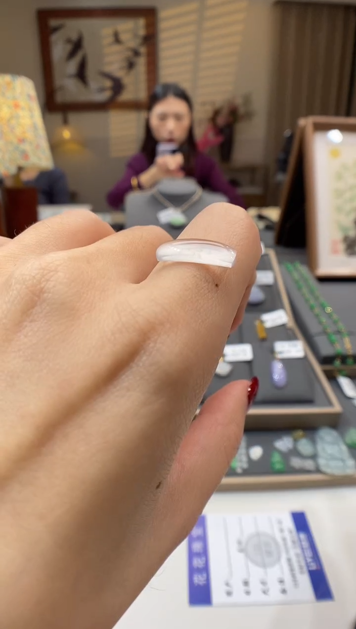 【闪购商品】翡翠颈饰未镶嵌马鞍